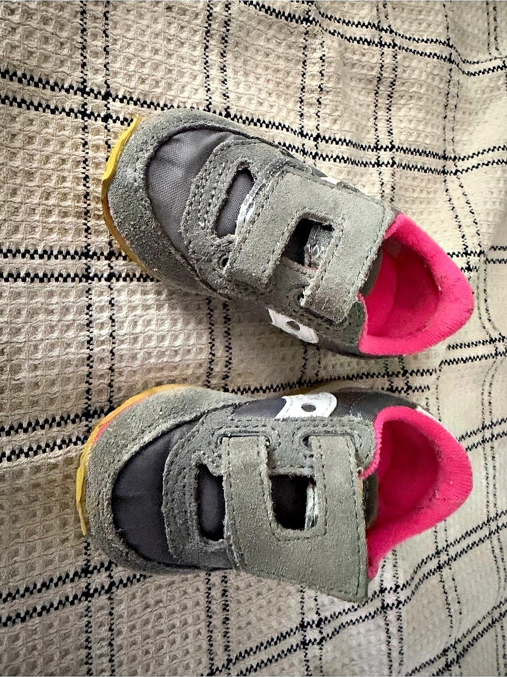 Saucony Jazz Hi Girls Gray & Pink Sneakers US 4M